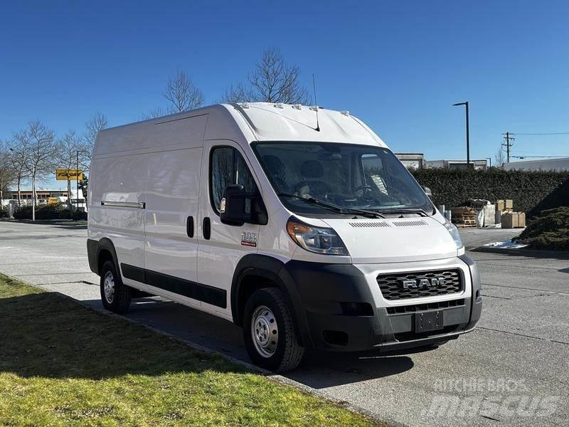 RAM Promaster Pakettiautot