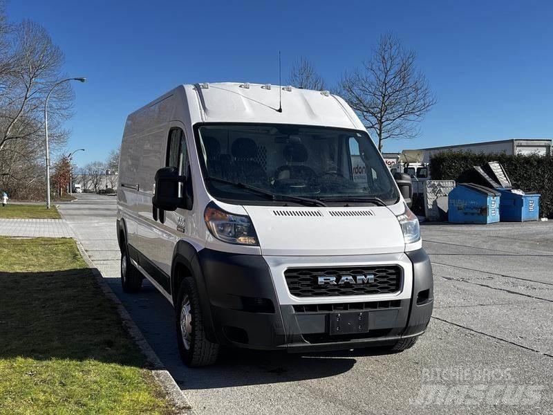 RAM Promaster Pakettiautot