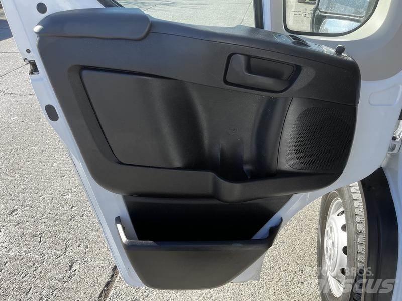 RAM Promaster Pakettiautot