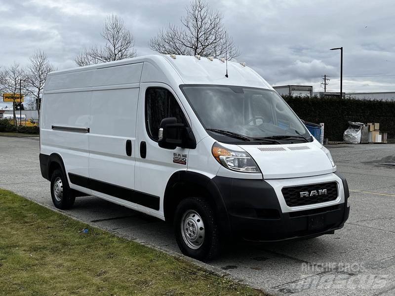 RAM Promaster Pakettiautot
