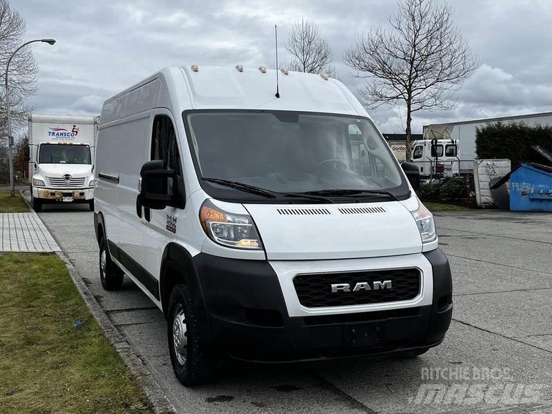 RAM Promaster Pakettiautot
