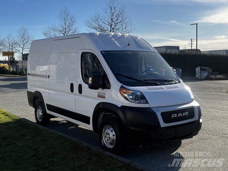 RAM Promaster Pakettiautot