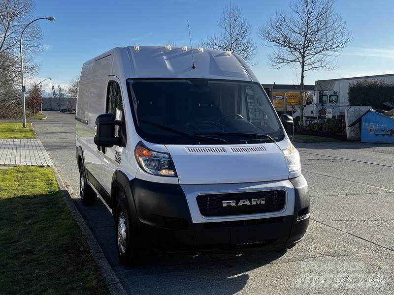 RAM Promaster Pakettiautot