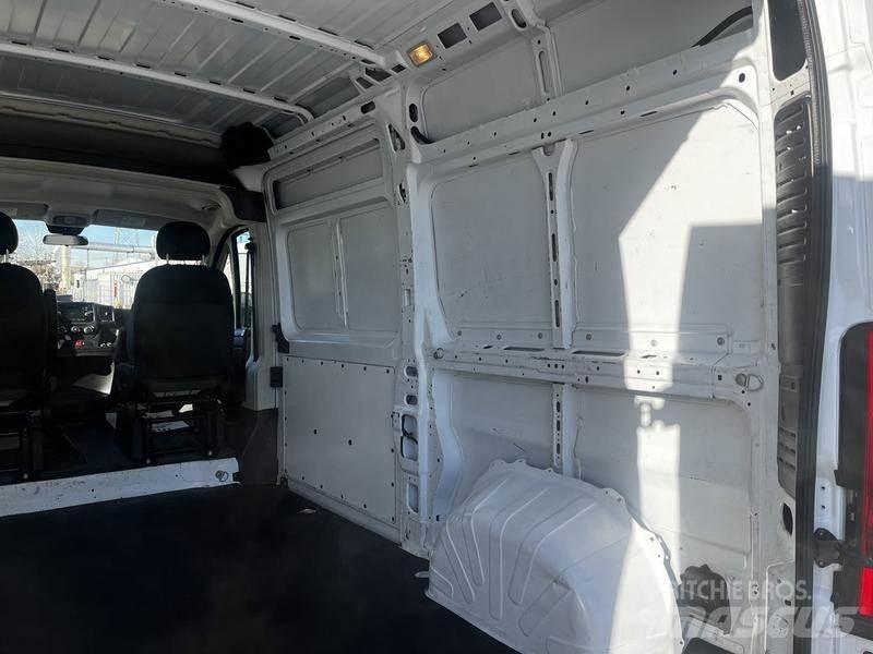 RAM Promaster Pakettiautot