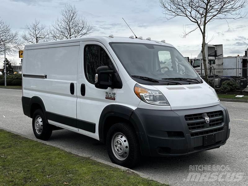 RAM Promaster Pakettiautot