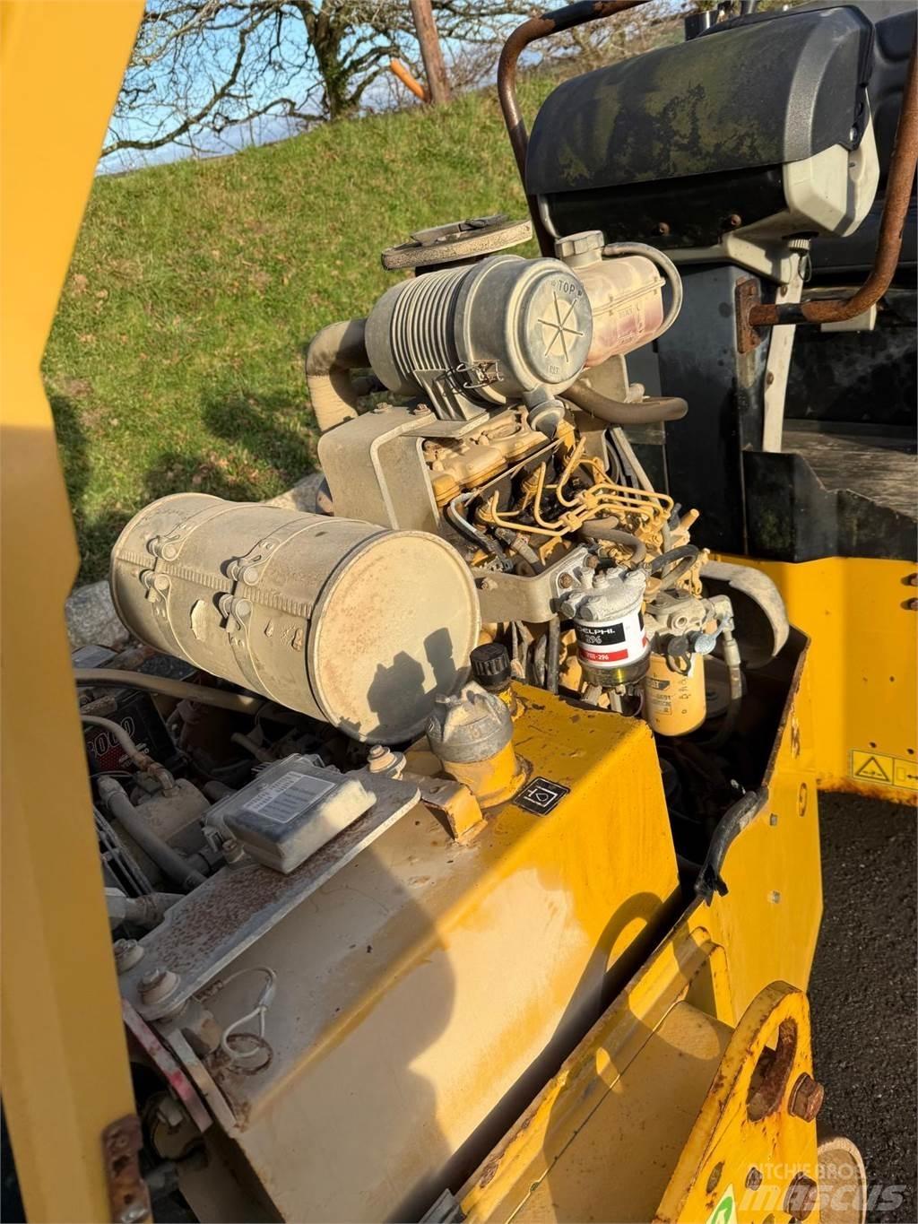 CAT CB24B Tandemjyrät