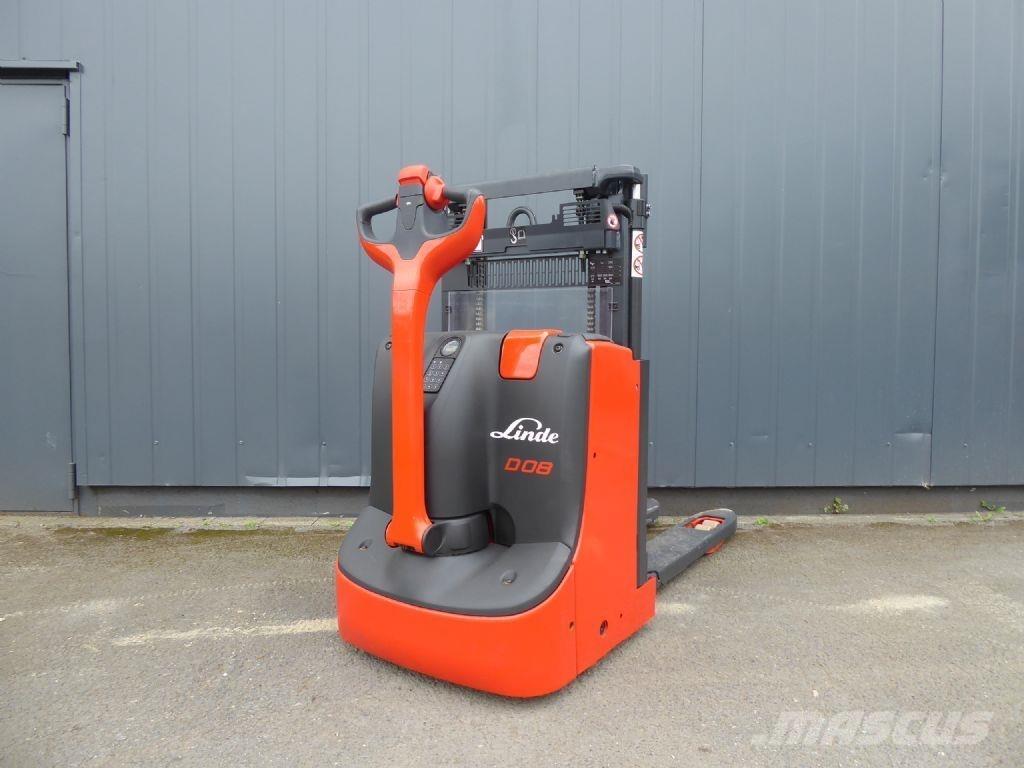 Linde D08 Käyden ajettavat pinoamistrukit