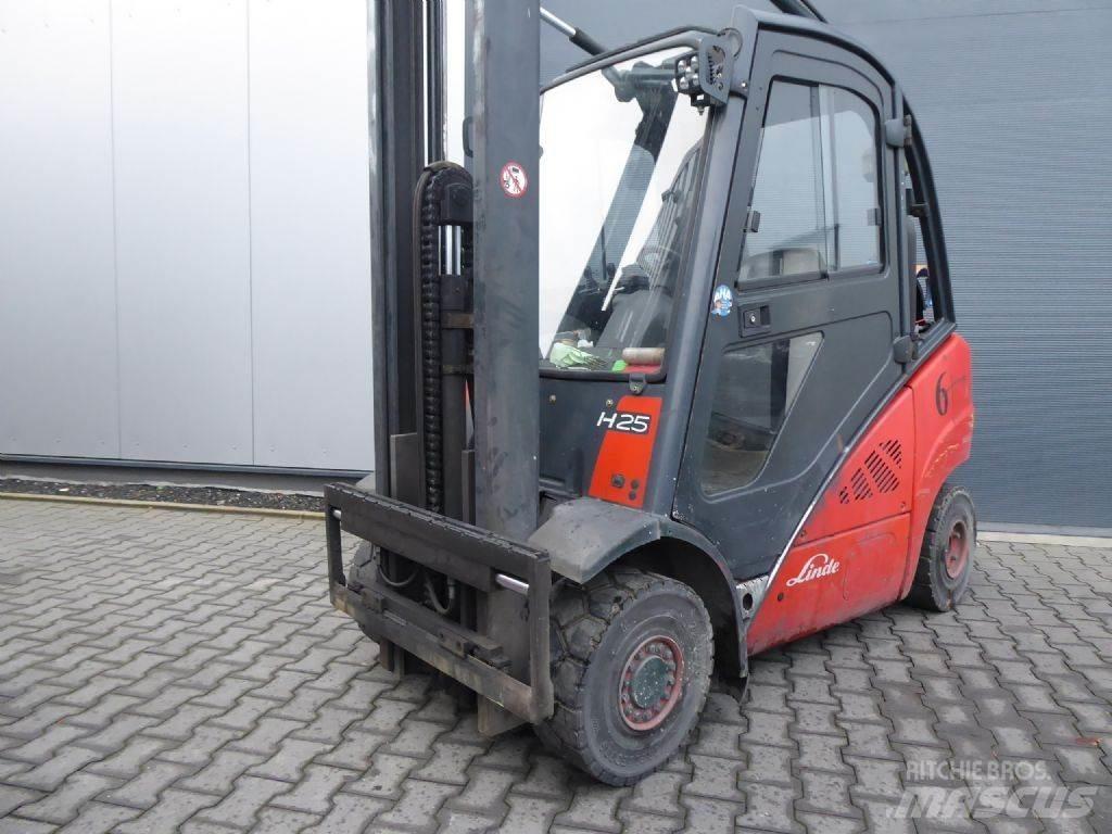 Linde H25T-01 Nestekaasutrukit