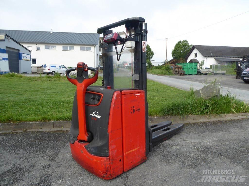 Linde L14 Käyden ajettavat pinoamistrukit