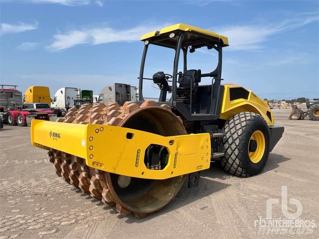 Bomag BW211D-5 Kaatopaikkajyrät