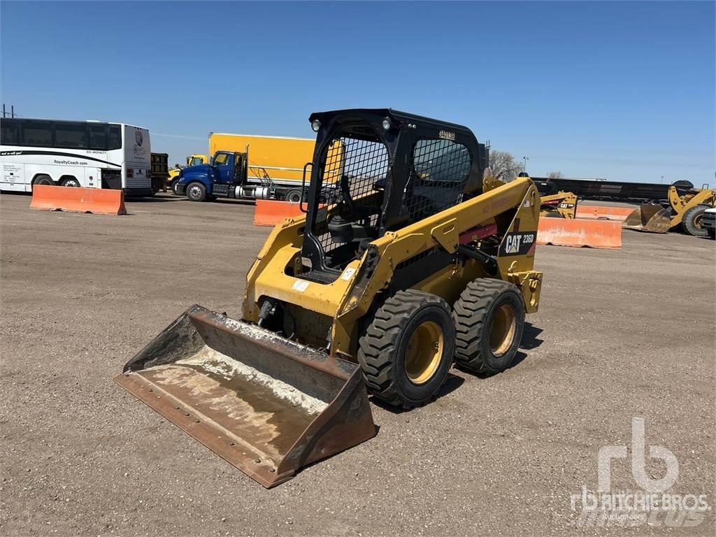 CAT 236D Liukuohjatut kuormaajat