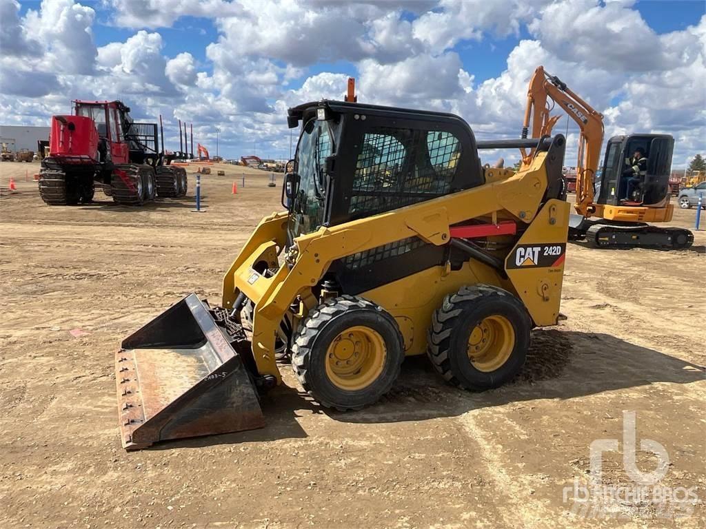 CAT 242D Liukuohjatut kuormaajat