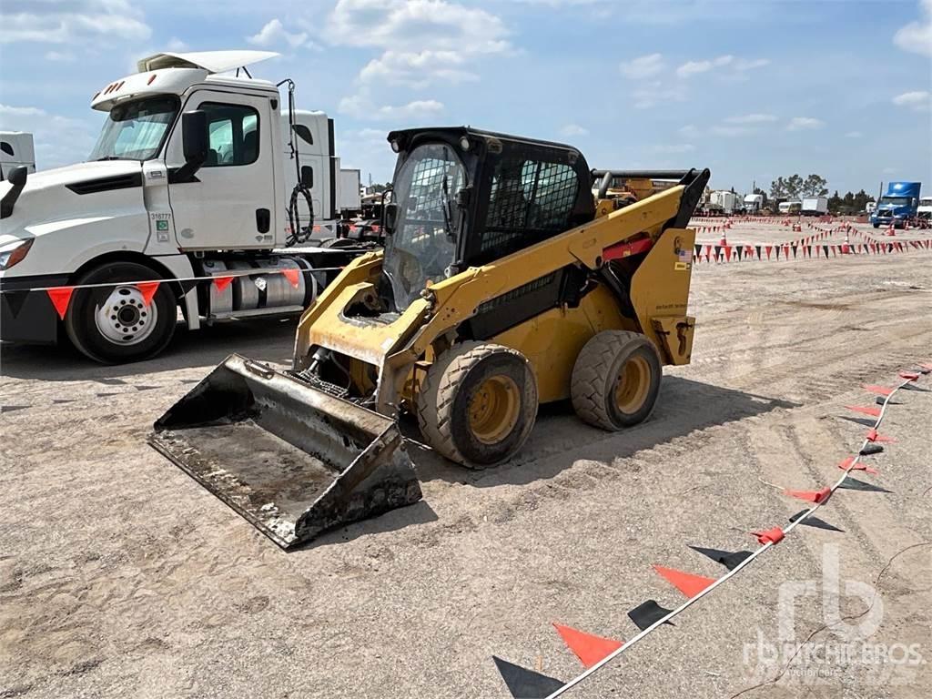 CAT 272D2 Liukuohjatut kuormaajat