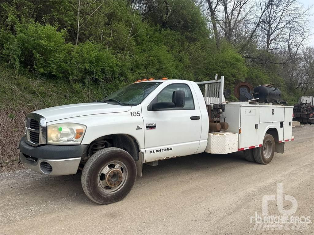 Dodge 3500 Tienhoitoautot