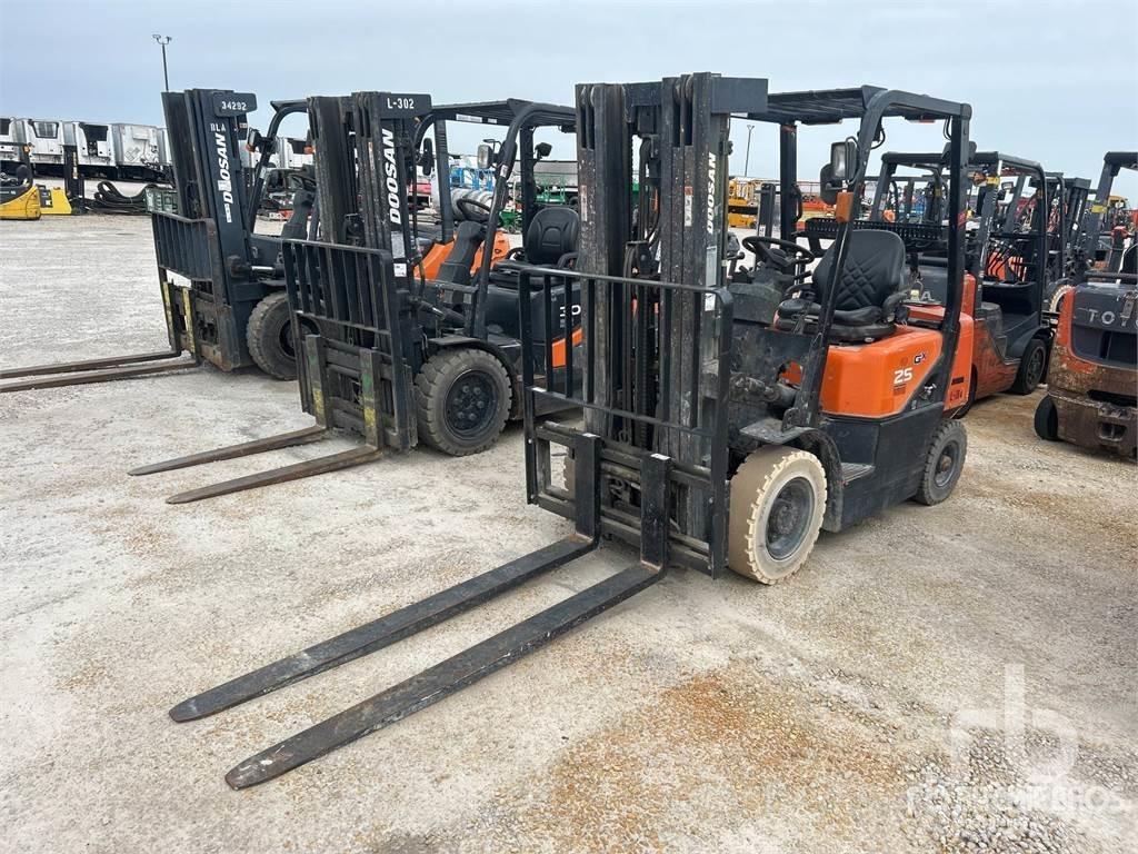 Doosan G25G Dieseltrukit