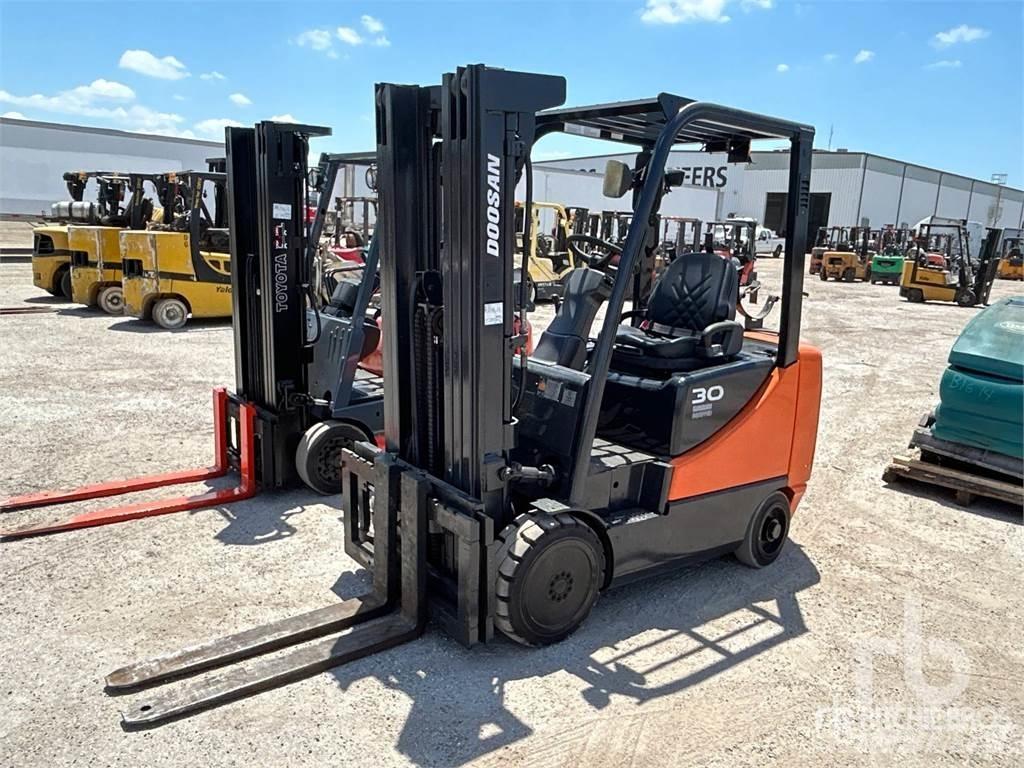 Doosan GC30E-5 Dieseltrukit