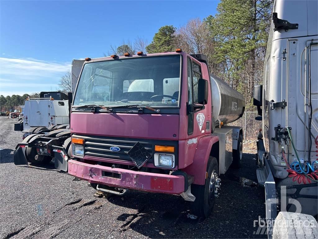 Ford CF8000 Vesisäiliöautot