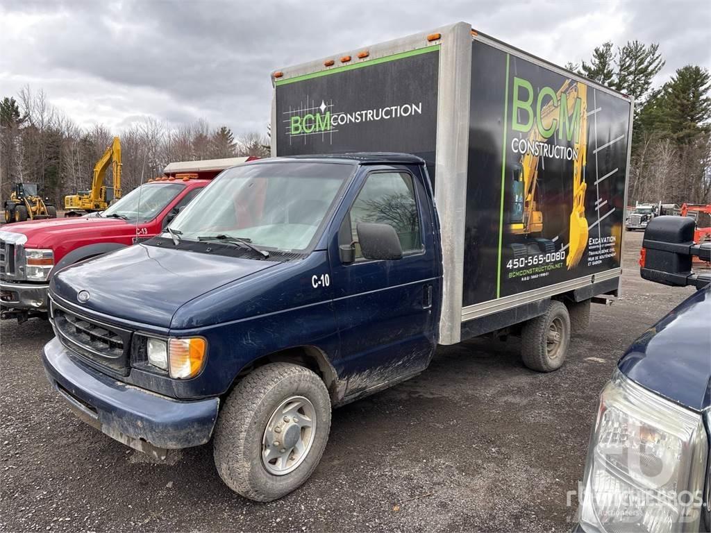 Ford E-350 Tienhoitoautot