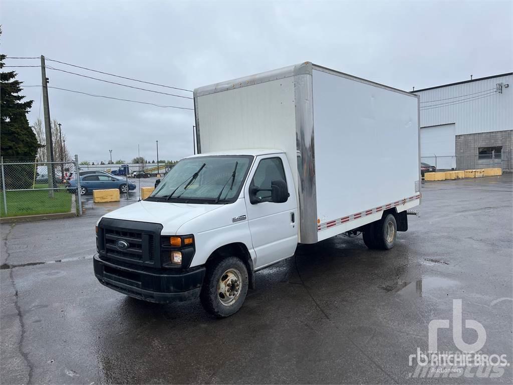 Ford E-450 Pakettiautot