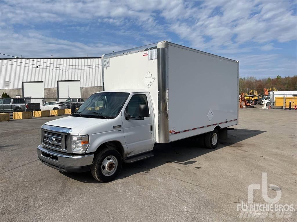 Ford E-450 Pakettiautot