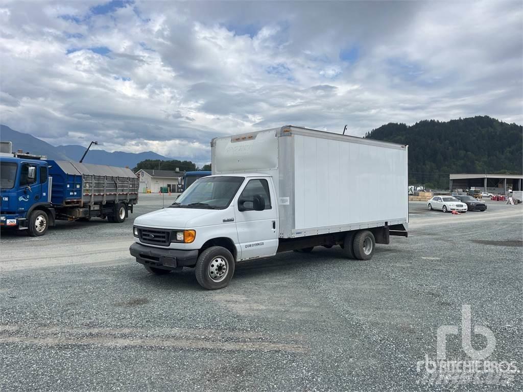 Ford E350 Pakettiautot
