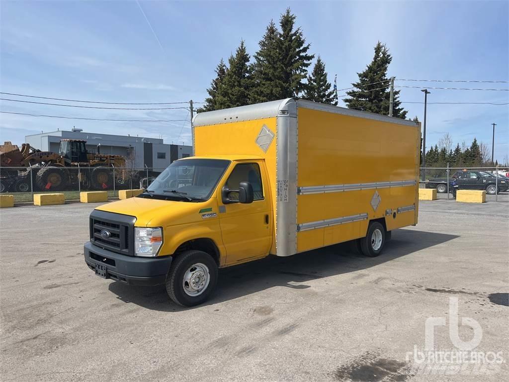 Ford E450 Pakettiautot