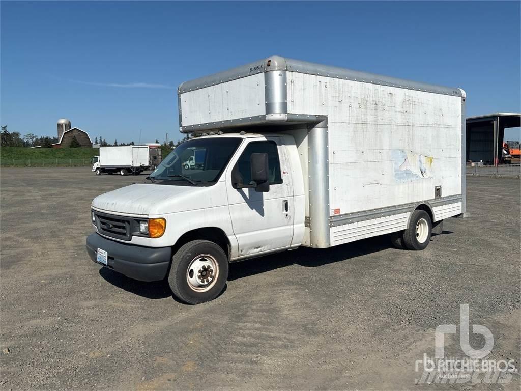 Ford E450 Pakettiautot