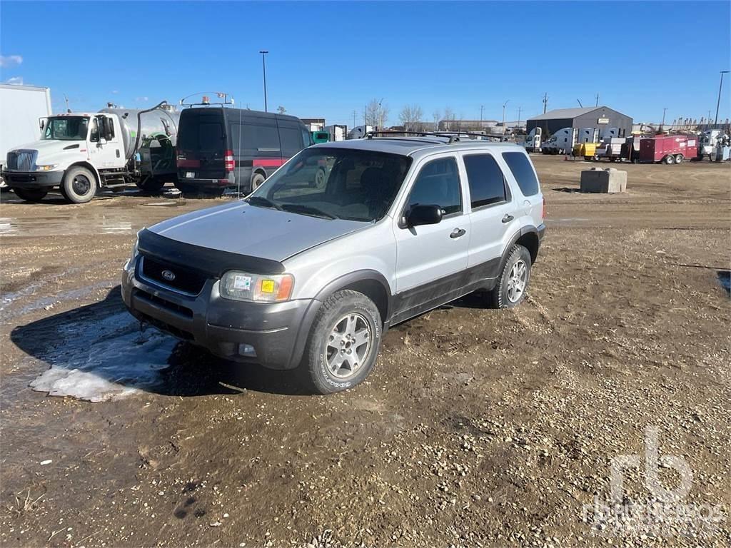 Ford ESCAPE Lava-autot