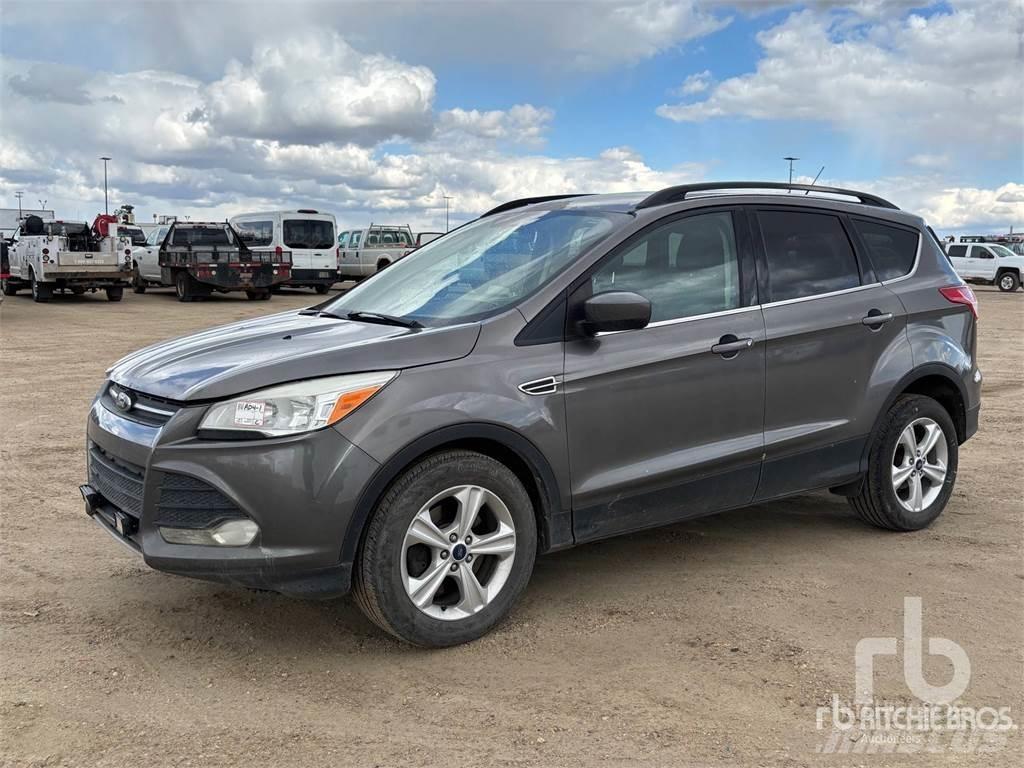 Ford ESCAPE Lava-autot