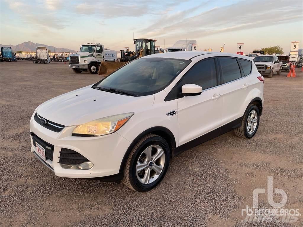 Ford ESCAPE Lava-autot