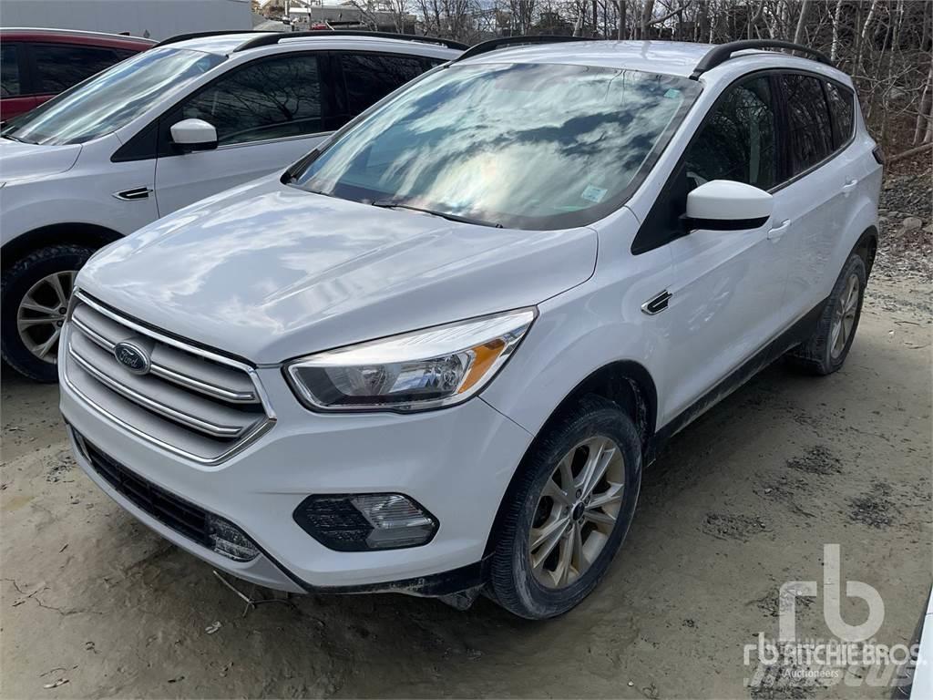 Ford ESCAPE Lava-autot