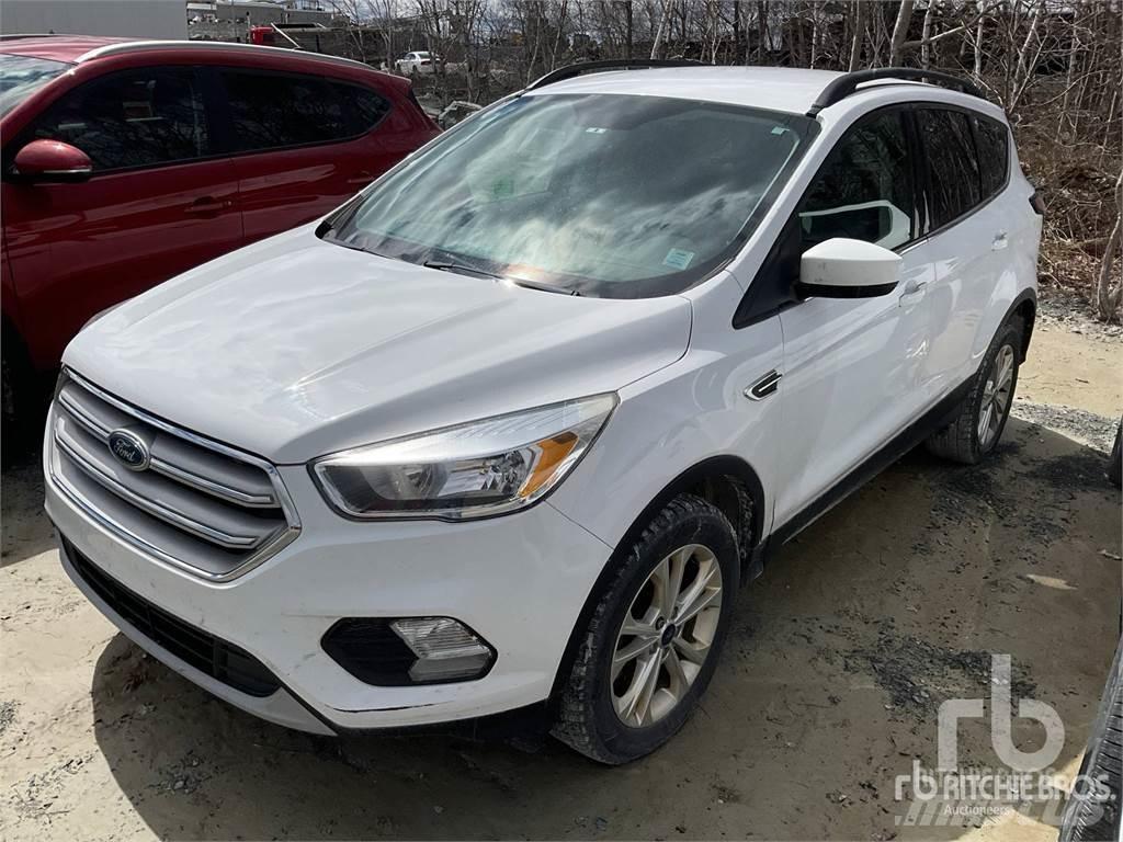 Ford ESCAPE Lava-autot