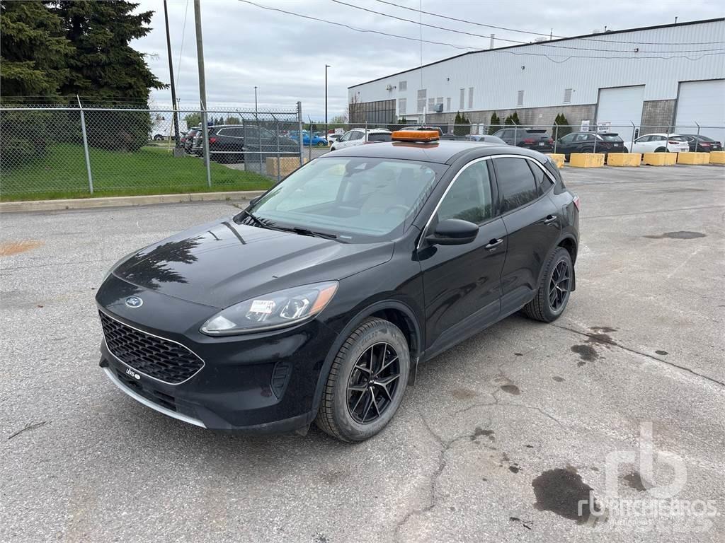 Ford ESCAPE Lava-autot