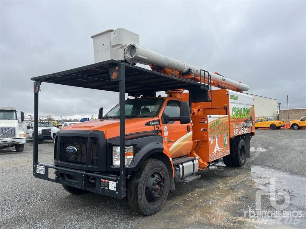 Ford F-750 Hinattavat henkilönostimet