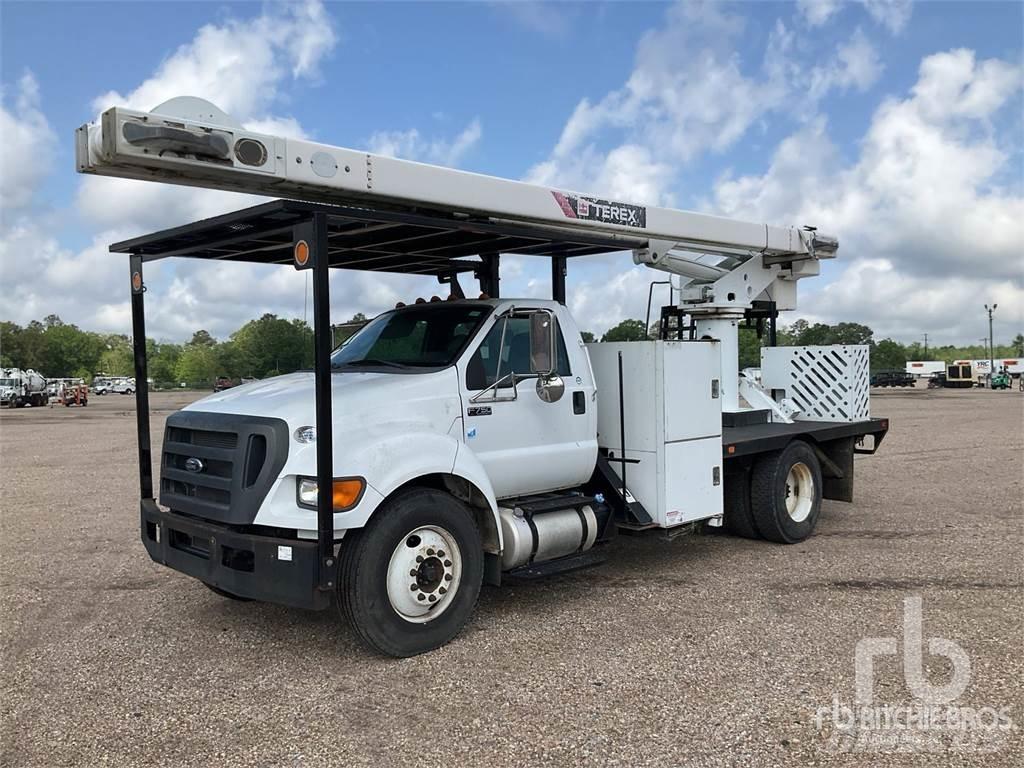 Ford F-750 Hinattavat henkilönostimet