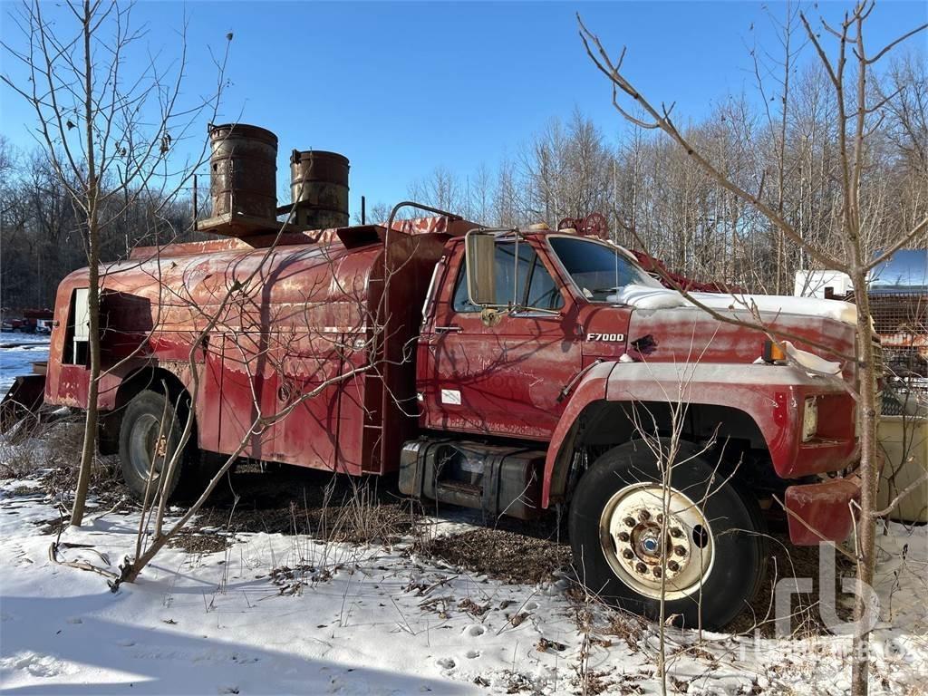 Ford F7000 Säiliöautot