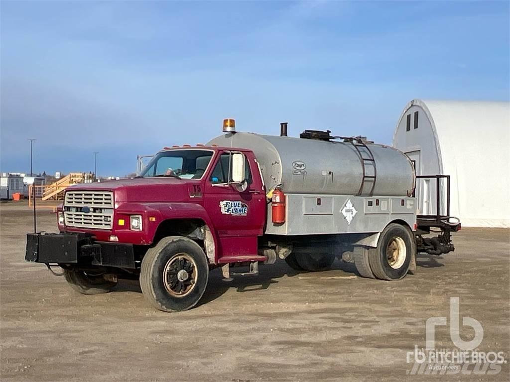 Ford F800 Bitumin levittäjät