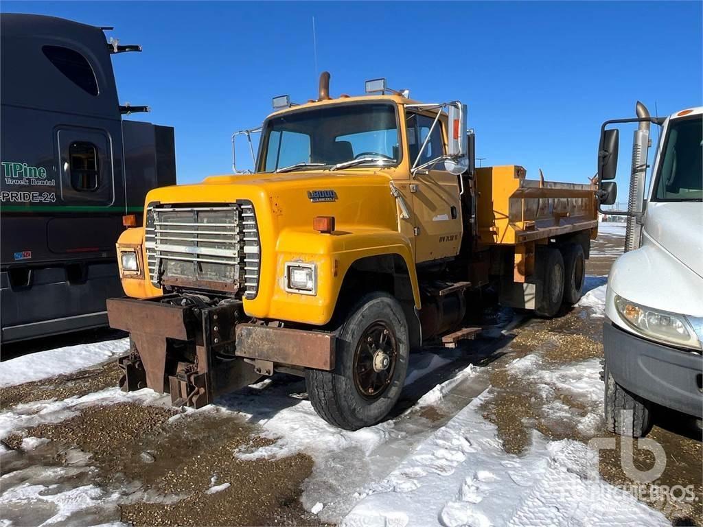 Ford L8000 Sora- ja kippiautot