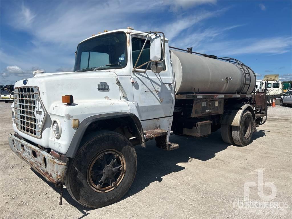 Ford LN8000 Bitumin levittäjät