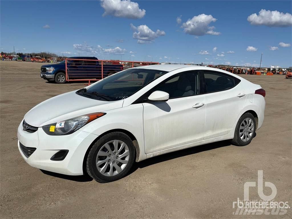 Hyundai ELANTRA Henkilöautot