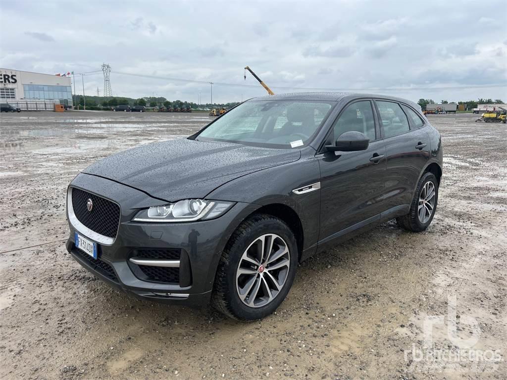 Jaguar F-PACE Lava-autot