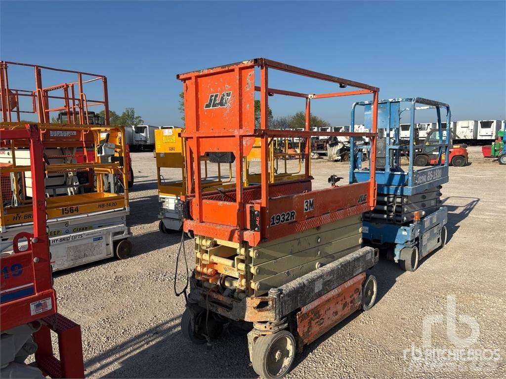 JLG 1932R Saksilavat