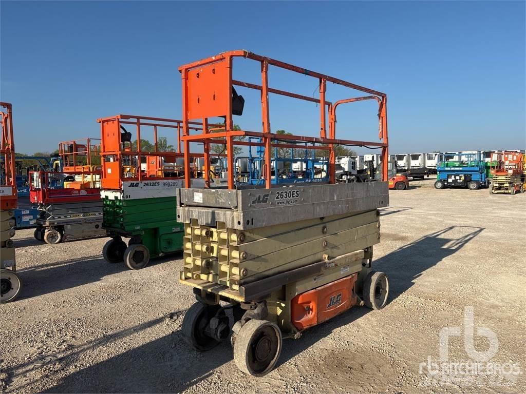 JLG 2630ES Saksilavat