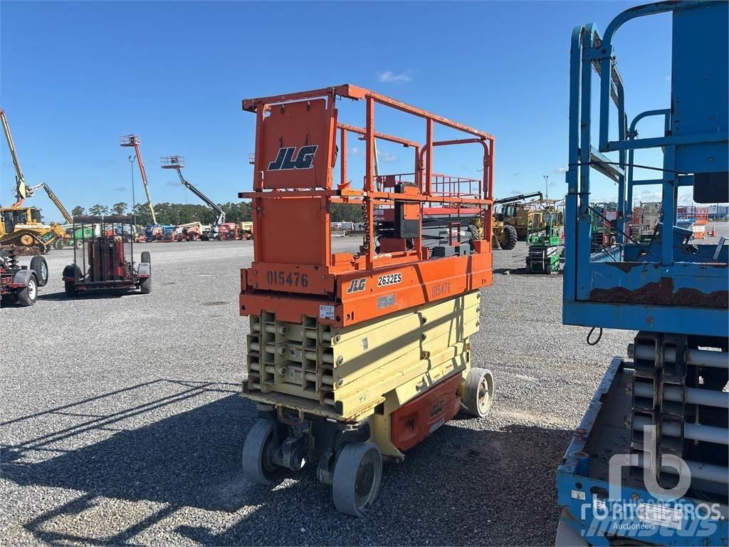 JLG 2632ES Saksilavat