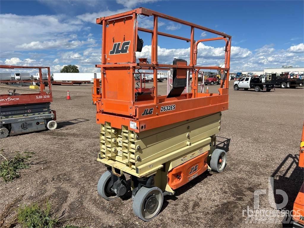 JLG 2632ES Saksilavat