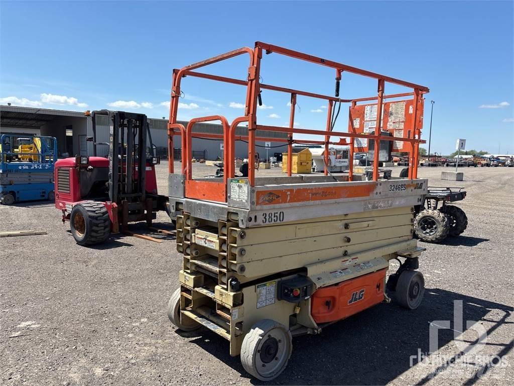 JLG 3246ES Saksilavat