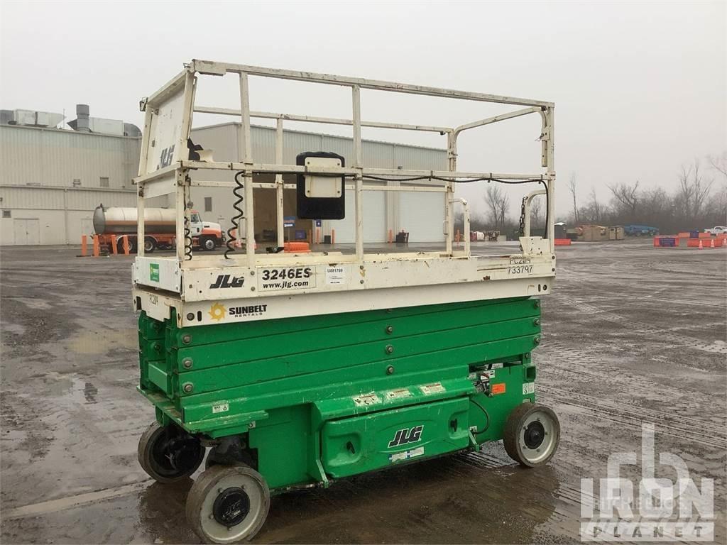 JLG 3246ES Saksilavat