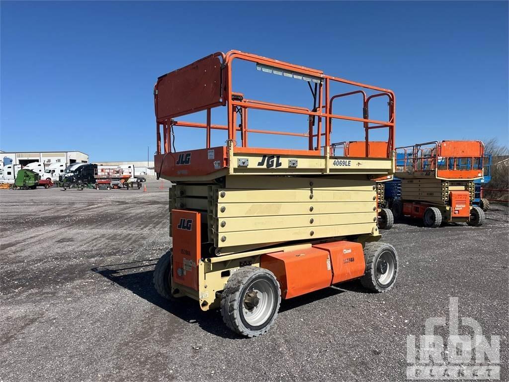JLG 4069LE Saksilavat