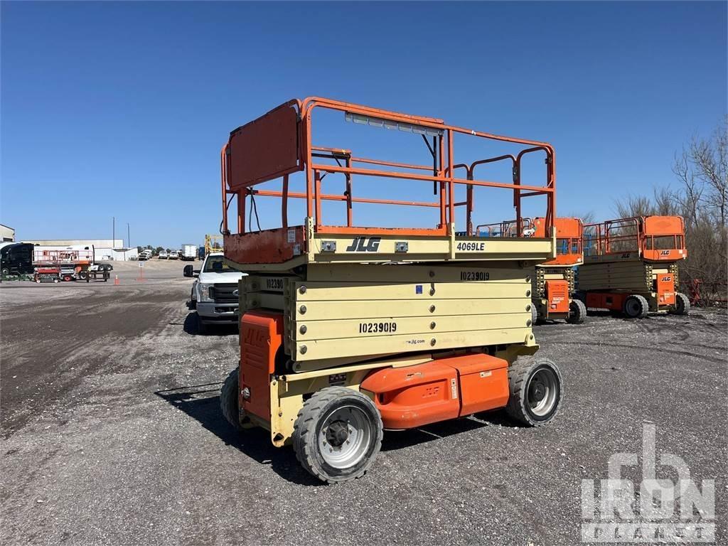 JLG 4069LE Saksilavat