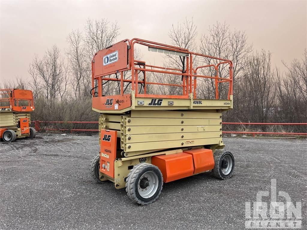 JLG 4069LE Saksilavat